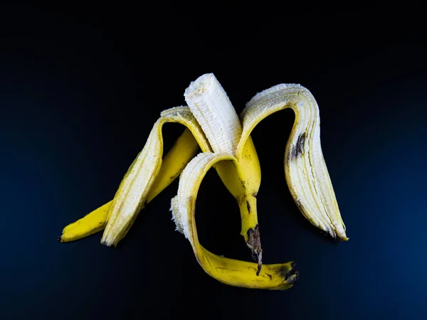 Fekete alapon sárga banán. — Stock Fotó