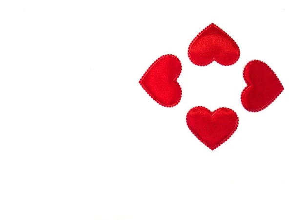 Rotes Herz auf weißem Hintergrund mit Platz für Text zum Valentinstag. — Stockfoto
