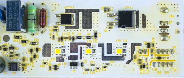 Componenti elettronici su una scheda con posto per testo . — Foto Stock