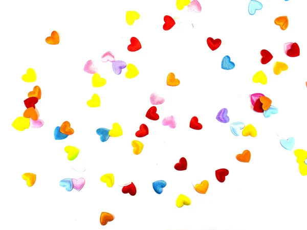 Inimi multi-colorate pe un fundal alb pentru Valentine 's Day cu un loc pentru text . — Fotografie, imagine de stoc