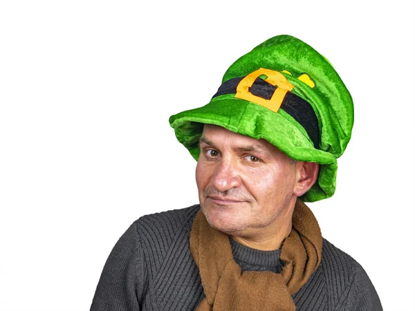 St. Patrick em um chapéu verde com trevo . — Fotografia de Stock