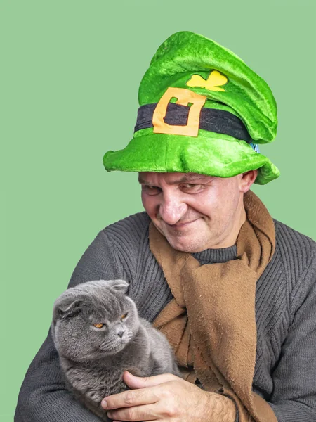 Saint Patrick med ett veck katt. — Stockfoto
