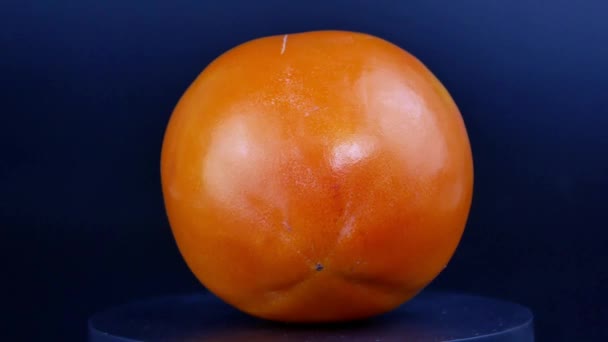 Cachi Gira Uno Sfondo Nero Frutta Video Sul Cibo Testo — Video Stock