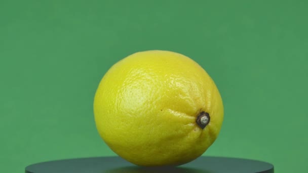 Żółty Owoc Cytryny Zielonym Tle Jedzenie Filmik — Wideo stockowe