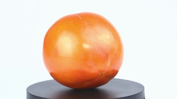 Persimmon Fruit Draait Een Witte Achtergrond Eten Vrucht Video — Stockvideo