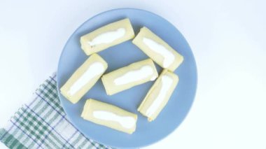 Krep günü krepli tabak. Şişman Salı. Mardi Gras 'da. Fastnacht. Vastlavya. Maslenitsa. Artıklar. Yemek videosu. Mesaj için yer. Menü.