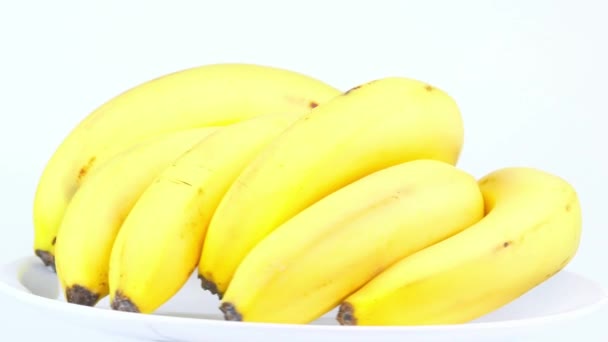 Banán Egy Tányéron Fehér Háttérrel Étel Gyümölcs Videó — Stock videók