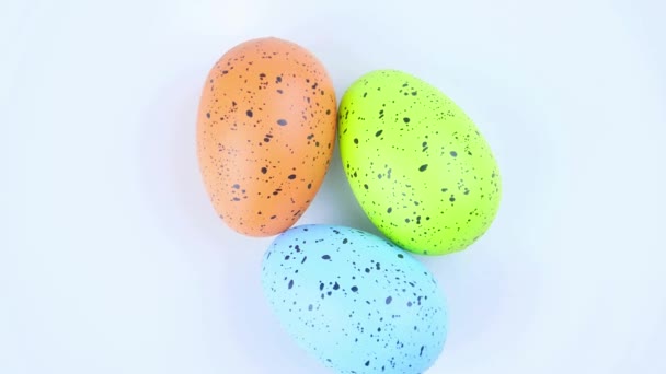 Цветные Пасхальные Яйца Белом Фоне Праздник Религии Видео — стоковое видео