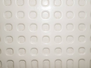 Buzdolabı buharlaştırıcısının beyaz yüzeyinin dokusu. Buzdolabı tamiri. Teknoloji. Mesaj için yer. Arkaplan resmi.