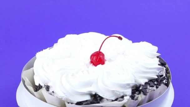 Cereja Bolo Com Creme Branco Comida Sobremesa Aniversário Férias Frutas — Vídeo de Stock