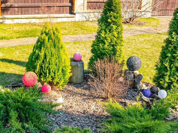 Palle Filo Aiuola Verde Parco Pubblico Arredare Aiuole Immagine Sfondo — Foto Stock