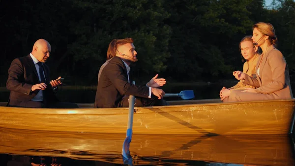 Collegues are in a boat, they are busy with work — Stock Photo, Image