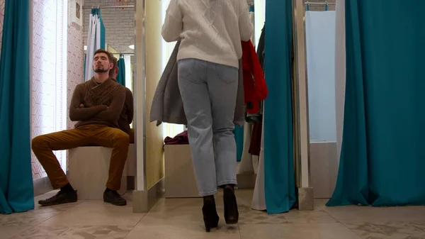 Girl chooses a sweater in the fitting room — Stock Photo, Image