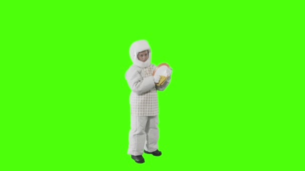 Girl in a spacesuit wipes a plate with a rag — Stock Video