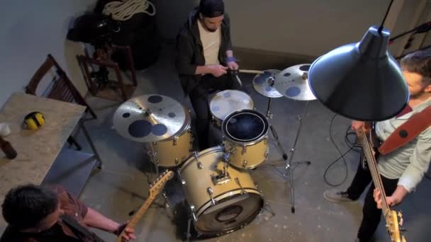 Musique garage band ayant la répétition de conduite énergique — Video