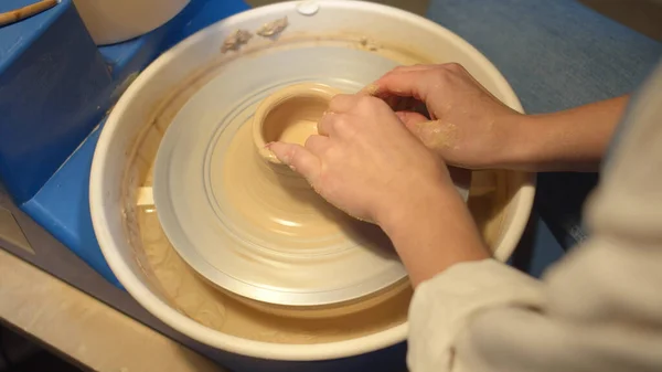 Potter at work. Clay and ceramics — Stock Photo, Image