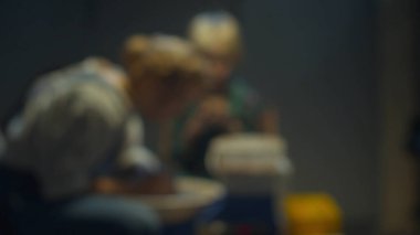 Aile hobileri. Anne ve oğlu. Bulanık