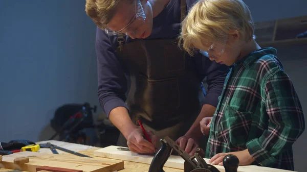 Aile karantina sırasında onarıma gitti.