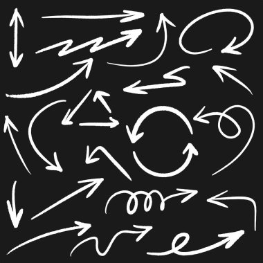 El çizilmiş vektör okları kümesi siyah arkaplan üzerine karalama yapar..