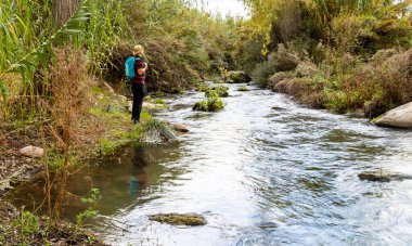 Yürüyüş yapan adam.