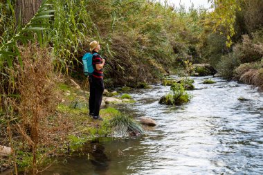 Yürüyüş yapan adam.