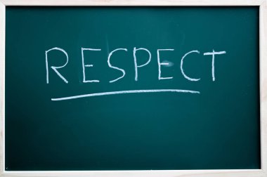 Tahtaya yazılmış saygı