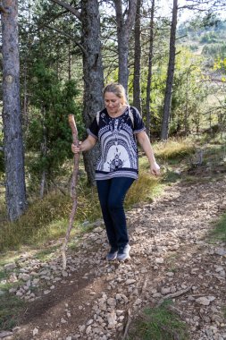 Kadının yürüyüş yapması