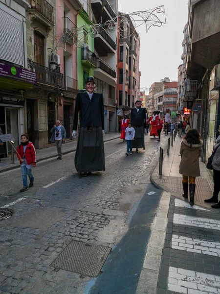 Burriana, Espanha 08 / 02 / 2020: Desfile de gigantes e cabeças grandes — Fotografia de Stock