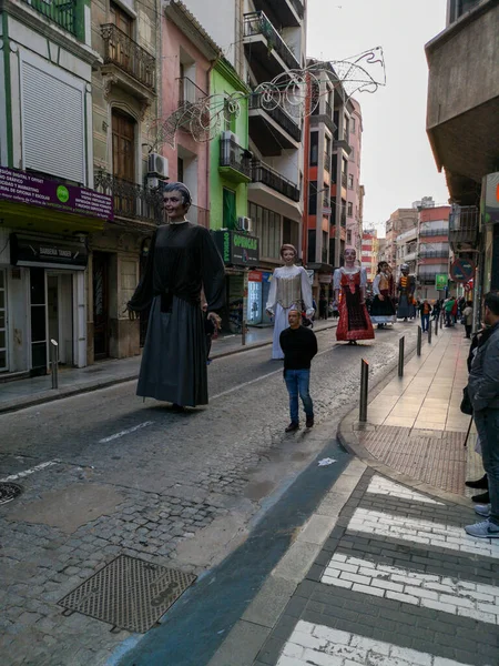 Burriana, Espanha 08 / 02 / 2020: Desfile de gigantes e cabeças grandes — Fotografia de Stock