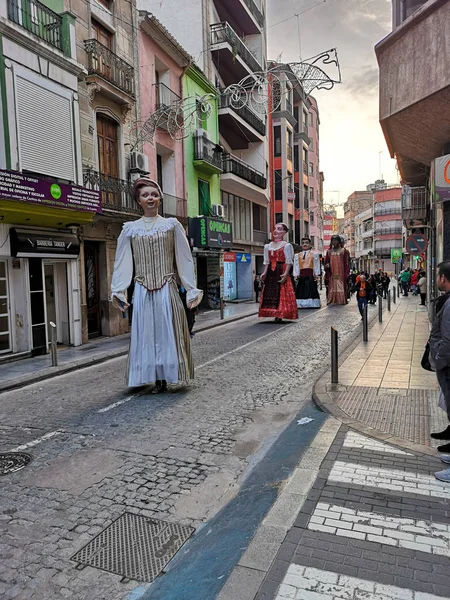 Burriana, Espanha 08 / 02 / 2020: Desfile de gigantes e cabeças grandes — Fotografia de Stock