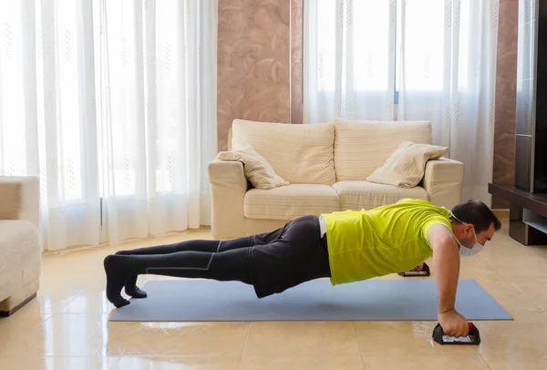 Homem Barbudo Forma Baixa Exercitando Com Sportswear Preto Verde Uma — Fotografia de Stock