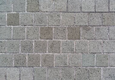 Caddenin dibindeki asfalt döşeme dokusu. Beton tuğla kare taş zemin. Beton döşeme levhaları. Paving levhaları