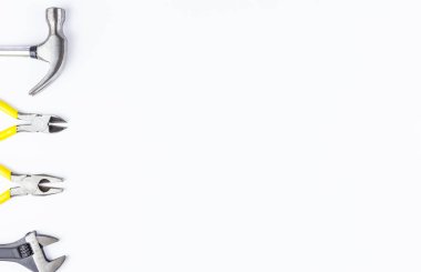 Beyaz arkaplandaki üst görünümü onarmak için araçlar. Boşluğu Kopyala.