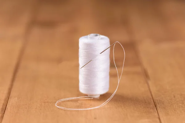 White Cotton Thread Bobbin Needle Close — Stock Photo, Image