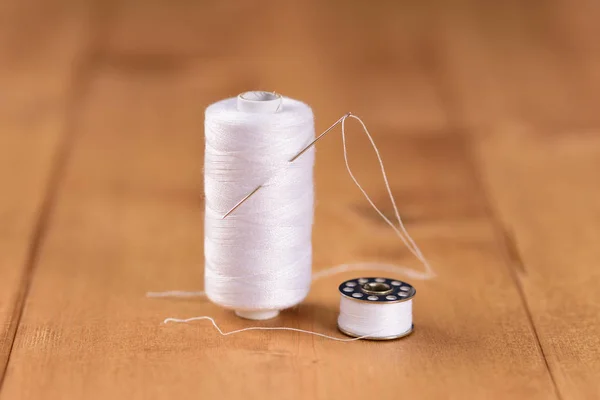 White Cotton Thread Bobbin Needle Close — 스톡 사진