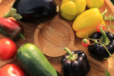 Bahçenizden taze sebze topladım.