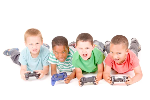 Jungen spielen Videospiele — Stockfoto