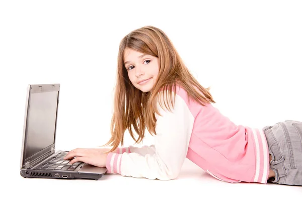 Niña con computadora — Foto de Stock