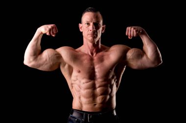 Atlet gösteren kaslar