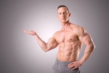 Atlet gösteren kaslar