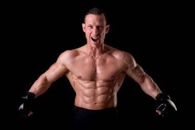 Eldiven içinde ayakta avcı 