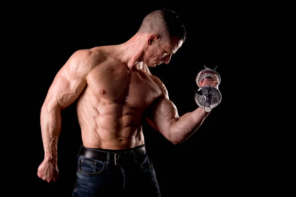 Homme musclé avec haltère — Photo