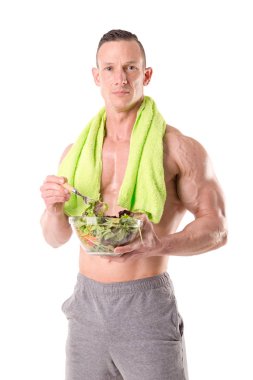kaslı adam taze salata ile uygun 