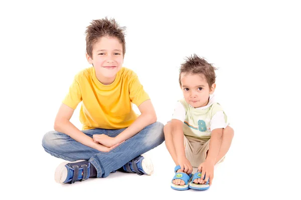 Renkli giysiler içinde çocuklar — Stok fotoğraf