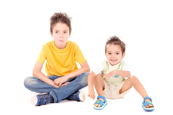 Jongens in kleurrijke kleding — Stockfoto