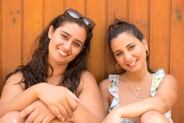 plajda arkadaş grubu