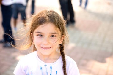 Çocuklar dışarıda oynarken