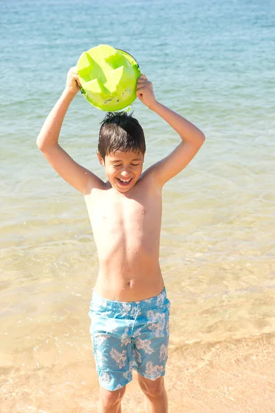 Ragazzo in spiaggia — Foto Stock