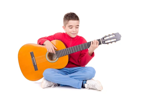 Kleine jongen met gitaar — Stockfoto