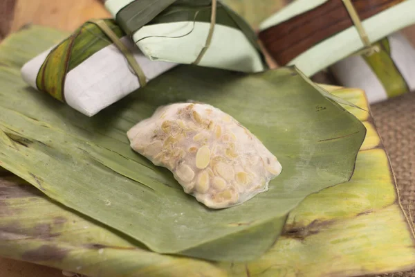 Tempe Mentah Raw Tempeh Uncooked Soybean Cake Banana Leaf — Stock Photo, Image